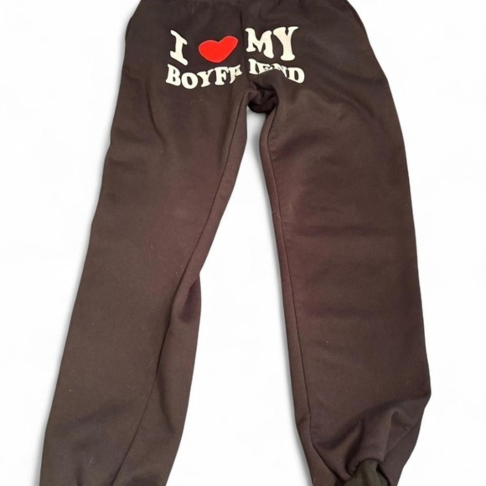 Love my boyfriend" sweats- NWOT- size M‎